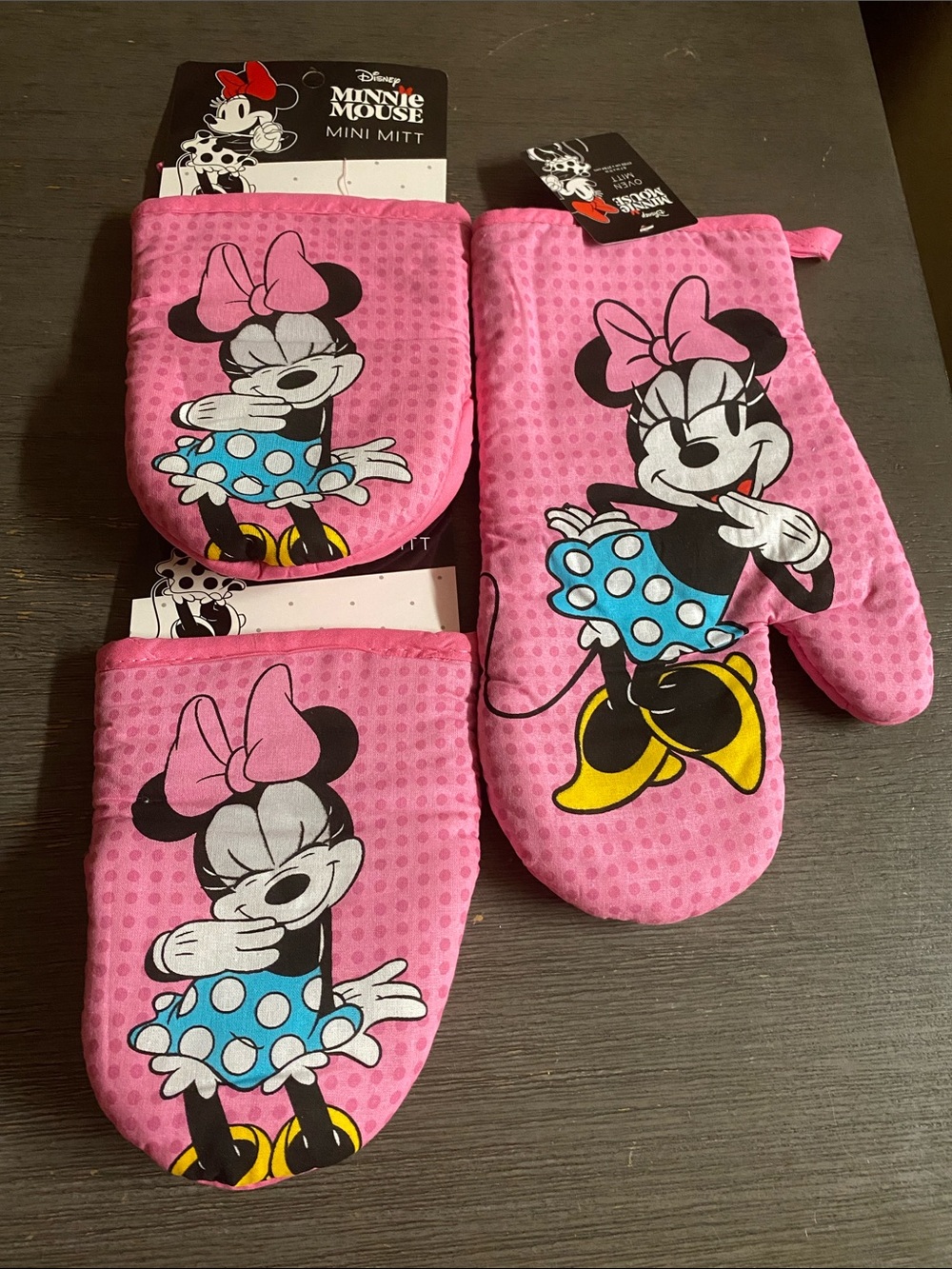 Minnie Mouse Oven Mitt and Pot Holder Set